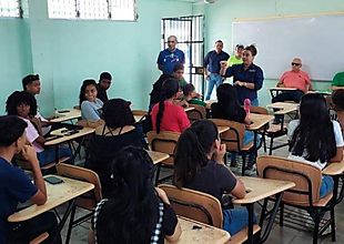 Estudiantes del colegio Elena Chávez de Pinate iniciarán clases semipresenciales el 10 de abril