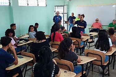 Estudiantes del colegio Elena Chvez de Pinate iniciarn clases semipresenciales el 10 de abril