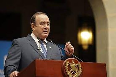 Giammattei denuncia en la OEA injerencias extranjeras en Guatemala