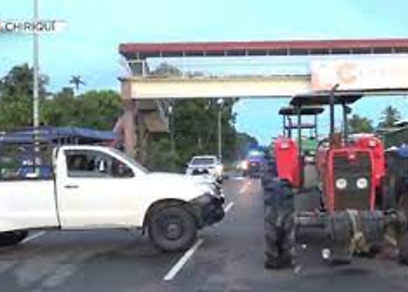 Productores chiricanos cierran carretera en progreso, Barú